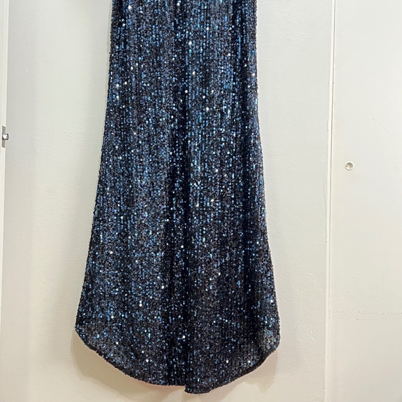 Mac Duggal Ieena 26445 Sequin Long Sleeve Gown - Picture 8 of 13